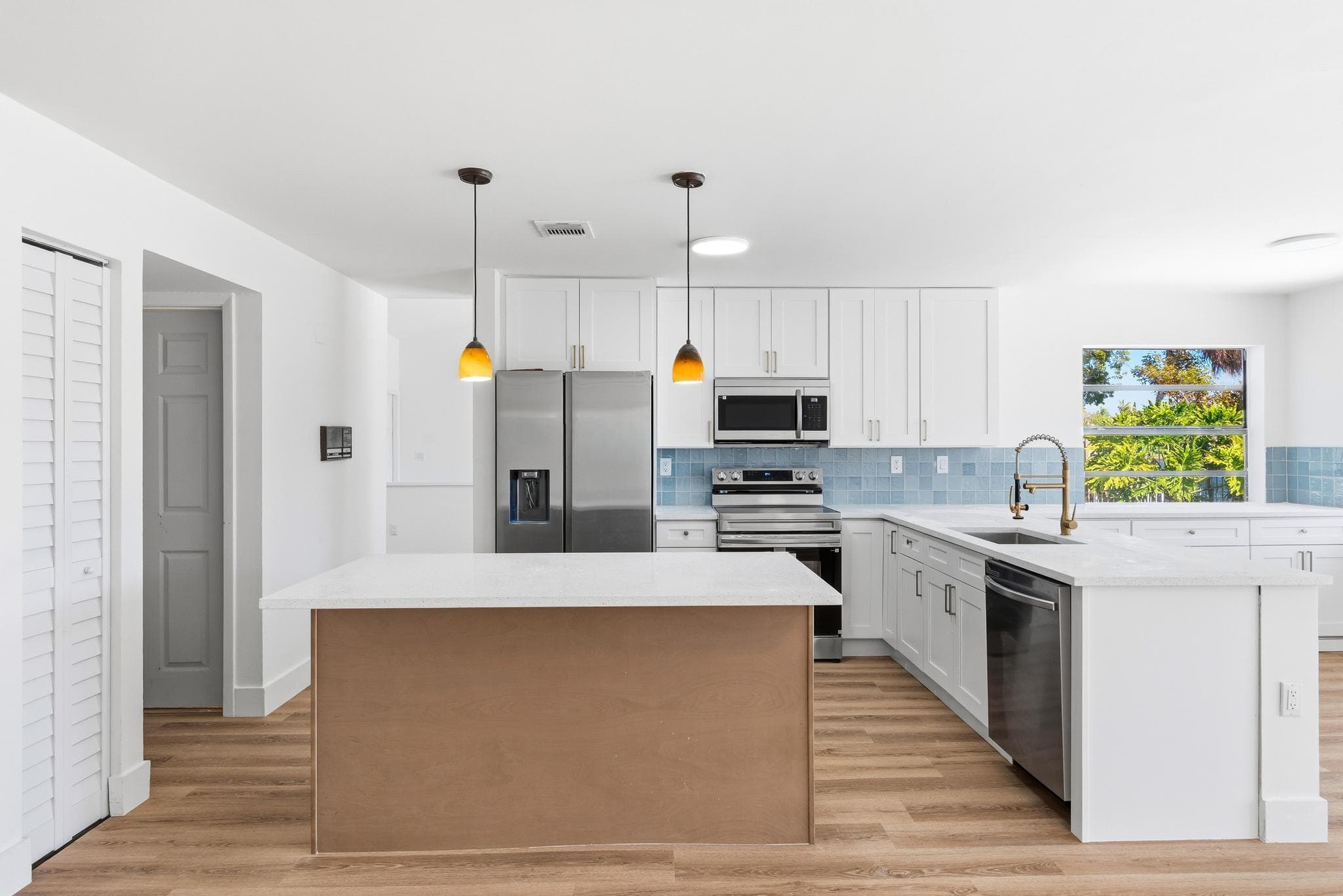 820 Rock Hill Avenue, Davie, FL 33325 — photo 2 of 33