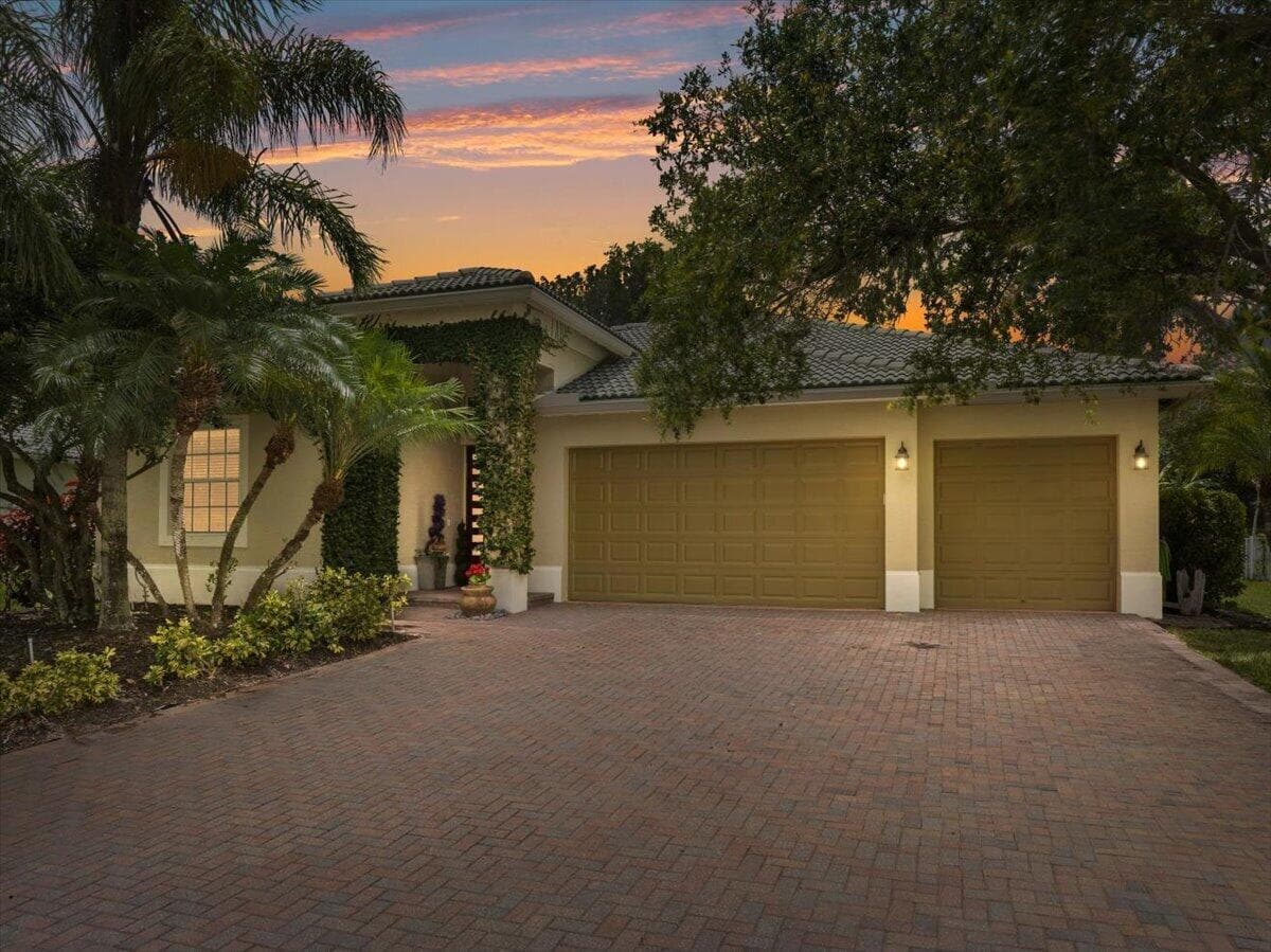 5185 Topaz Lane SW, Vero Beach, FL 32968 — photo 1 of 25
