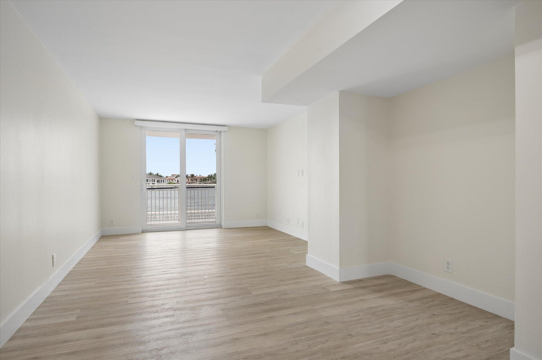 511 Bayshore Drive 206, Fort Lauderdale, FL 33304 — photo 3 of 23