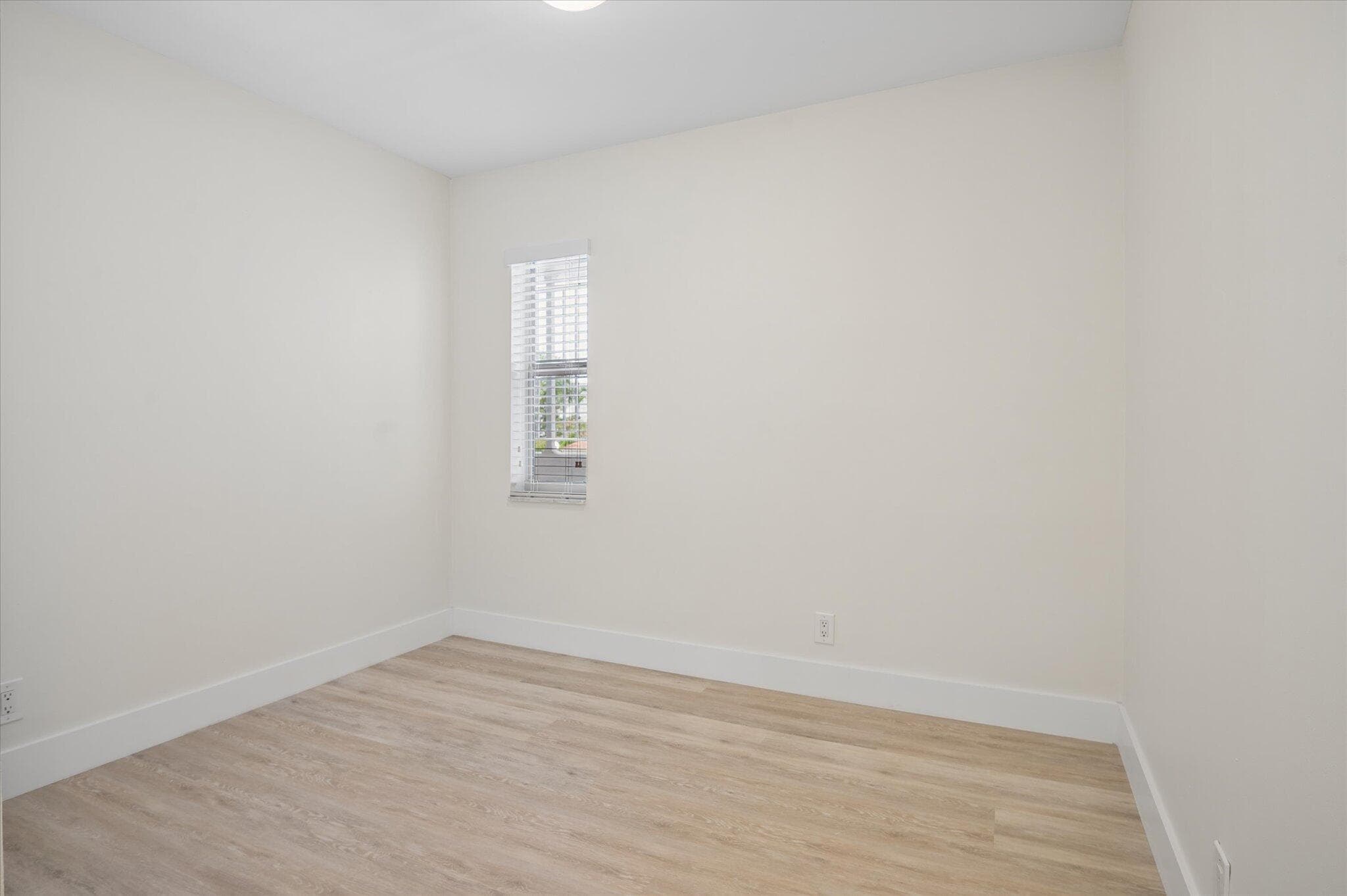511 Bayshore Drive 206, Fort Lauderdale, FL 33304 — photo 12 of 23