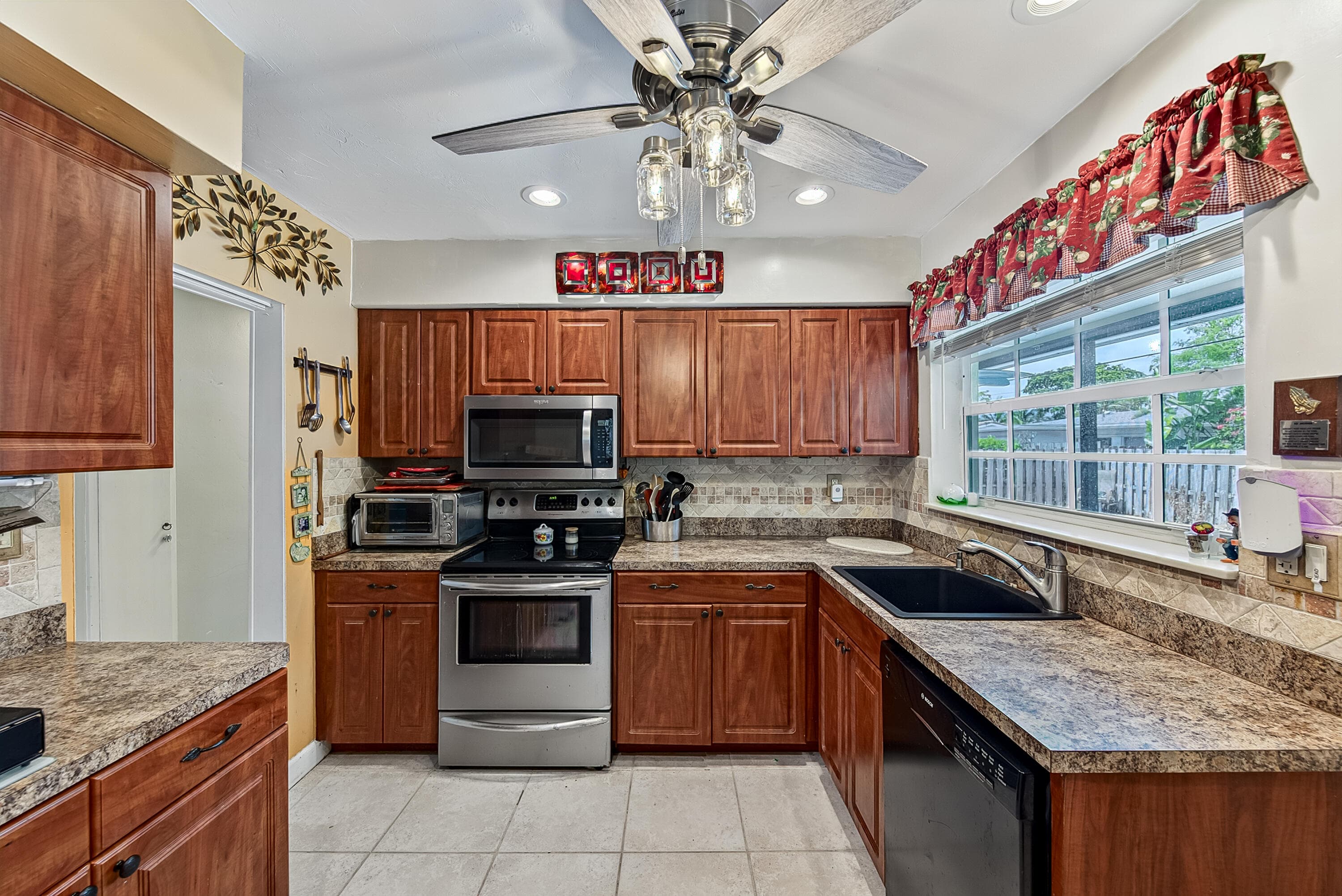 1131 SW 3rd Terrace, Pompano Beach, FL 33060 — photo 3 of 35