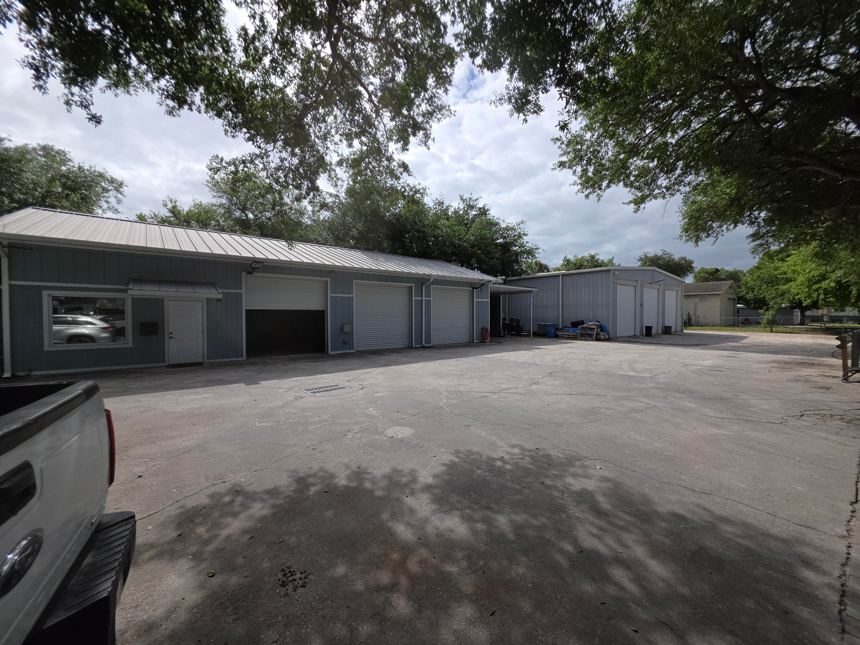 806 SW 11th Dr Drive SW, Vero Beach, FL 32962 — photo 3 of 10