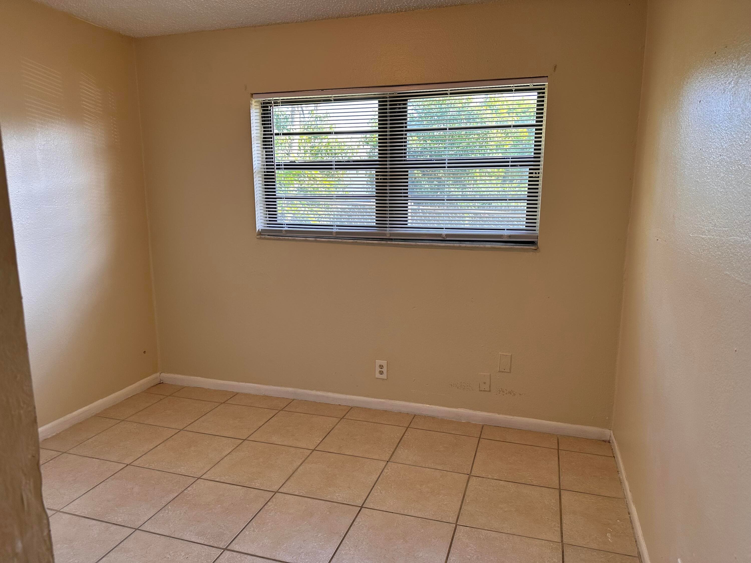 50 NW 8th Avenue 1, Dania Beach, FL 33004 — photo 8 of 10
