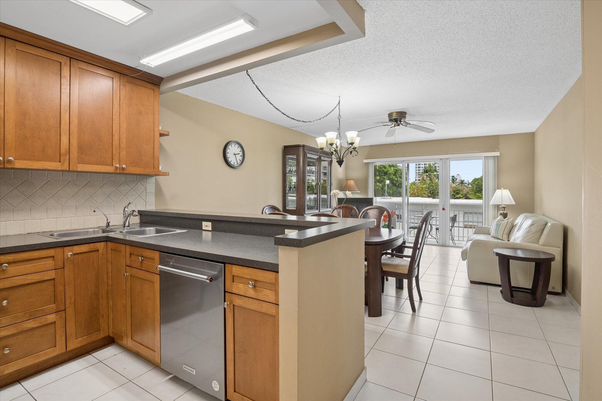 550 Bayshore Drive 314, Fort Lauderdale, FL 33304 — photo 2 of 18