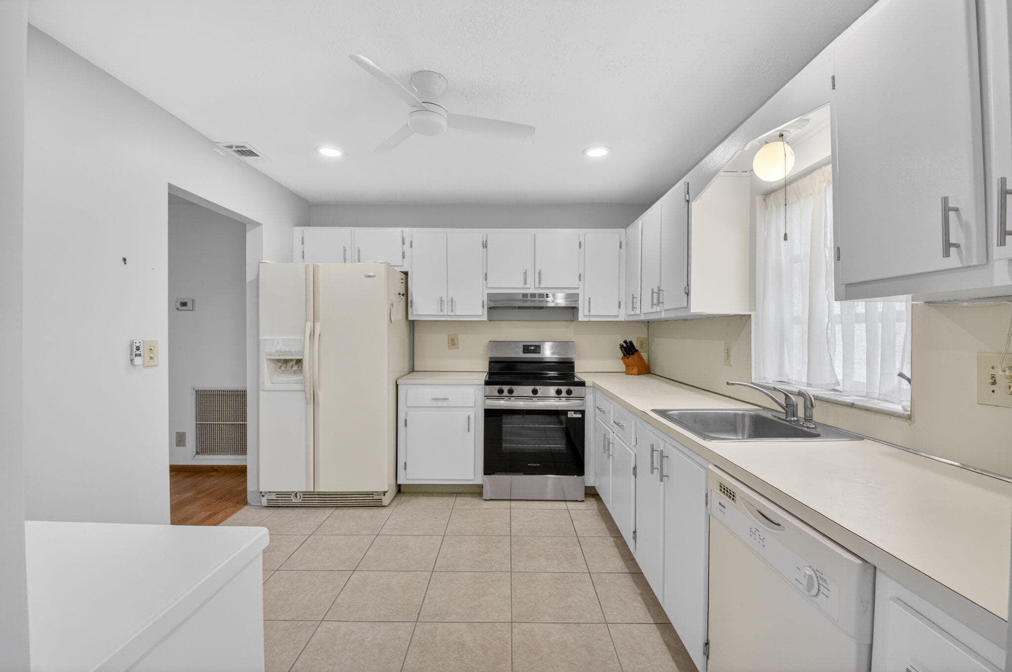 6068 Vía Diana, Delray Beach, FL 33484 — photo 12 of 34