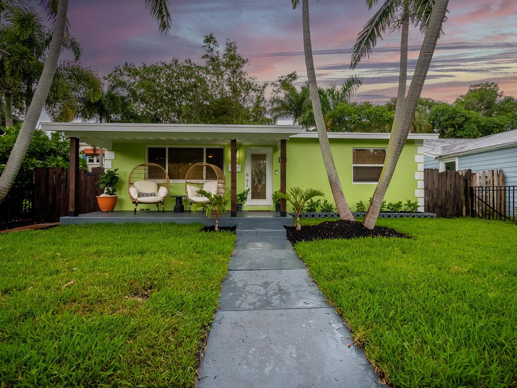 418 N Palmway, Lake Worth Beach, FL 33460 — photo 3 of 30