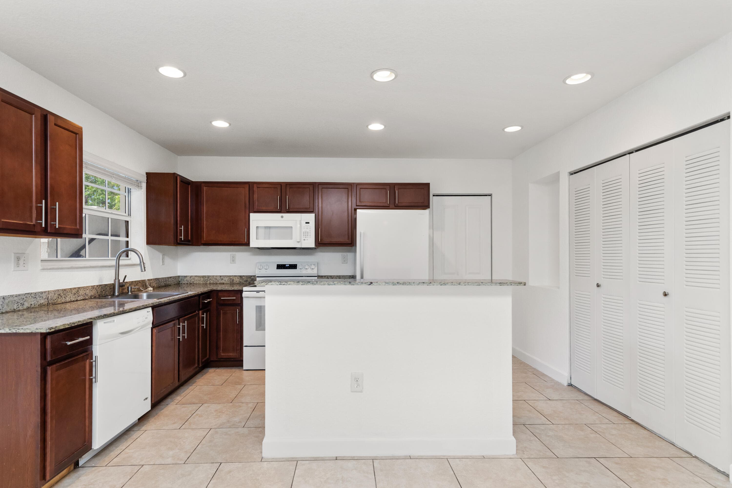 3525 NW 114th Lane, Coral Springs, FL 33065 — photo 2 of 35
