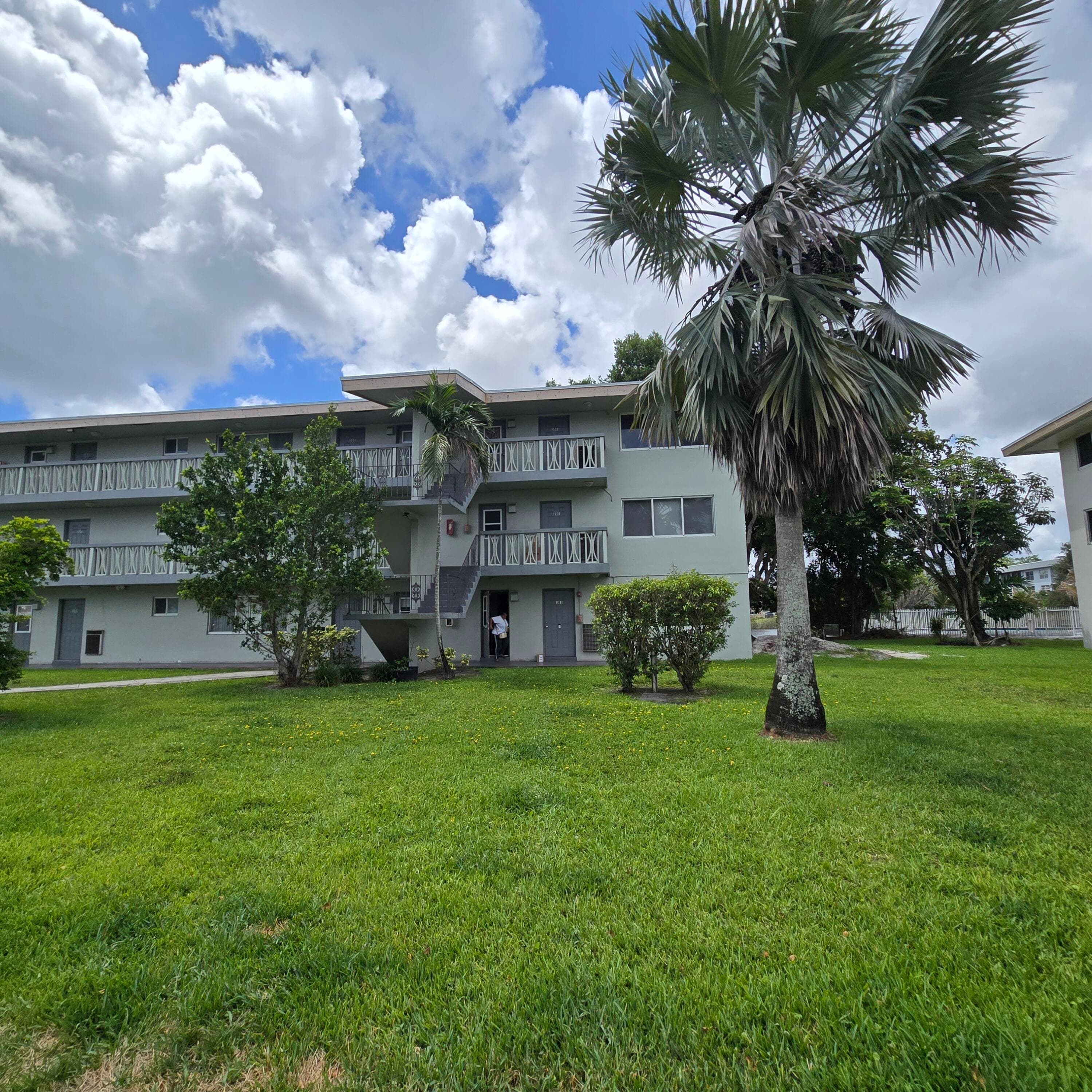 5420 NW 11th Street 202, Plantation, FL 33313 — photo 1 of 16
