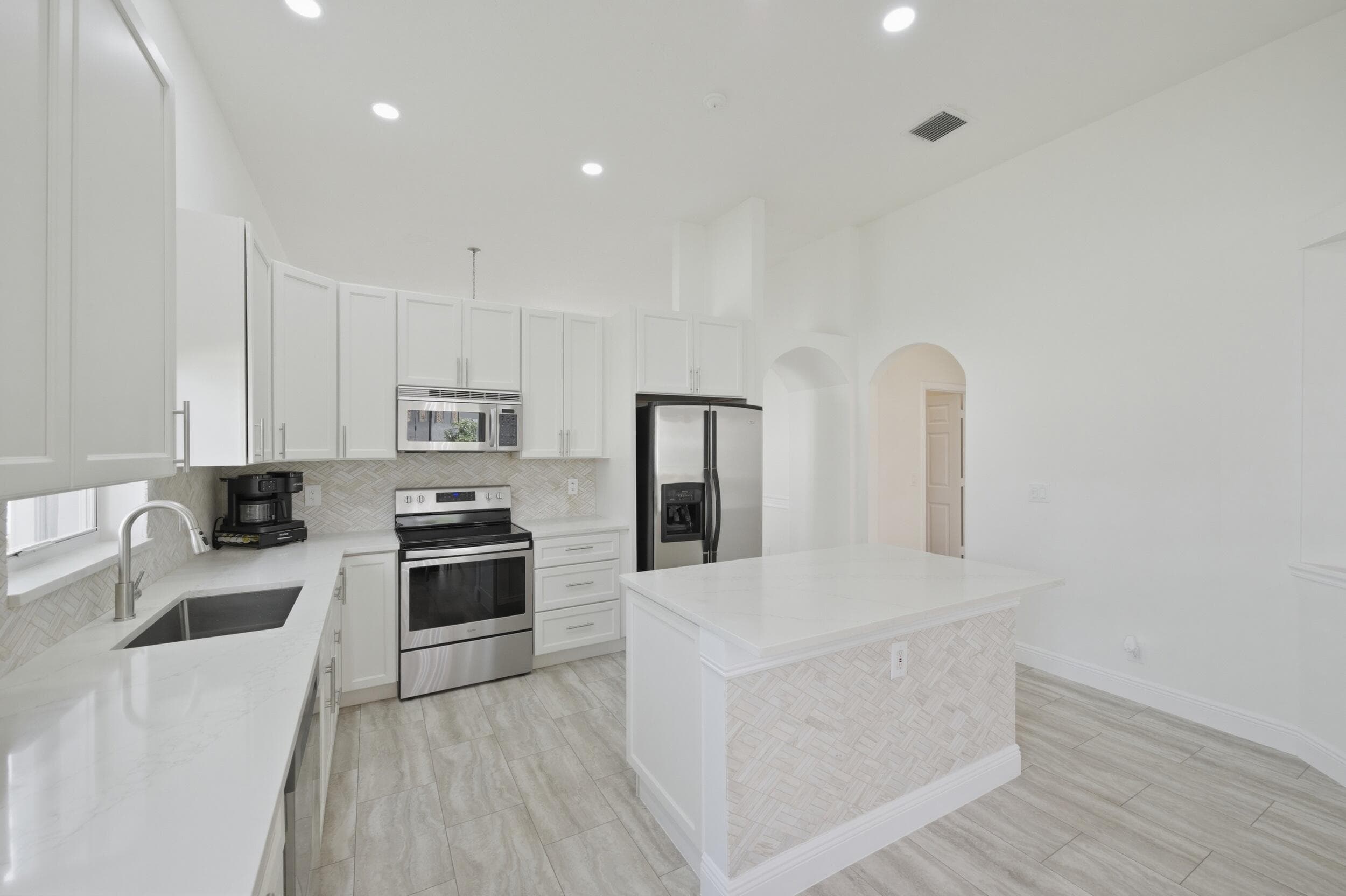 8534 Vía D Oro, Boca Raton, FL 33433 — photo 9 of 34