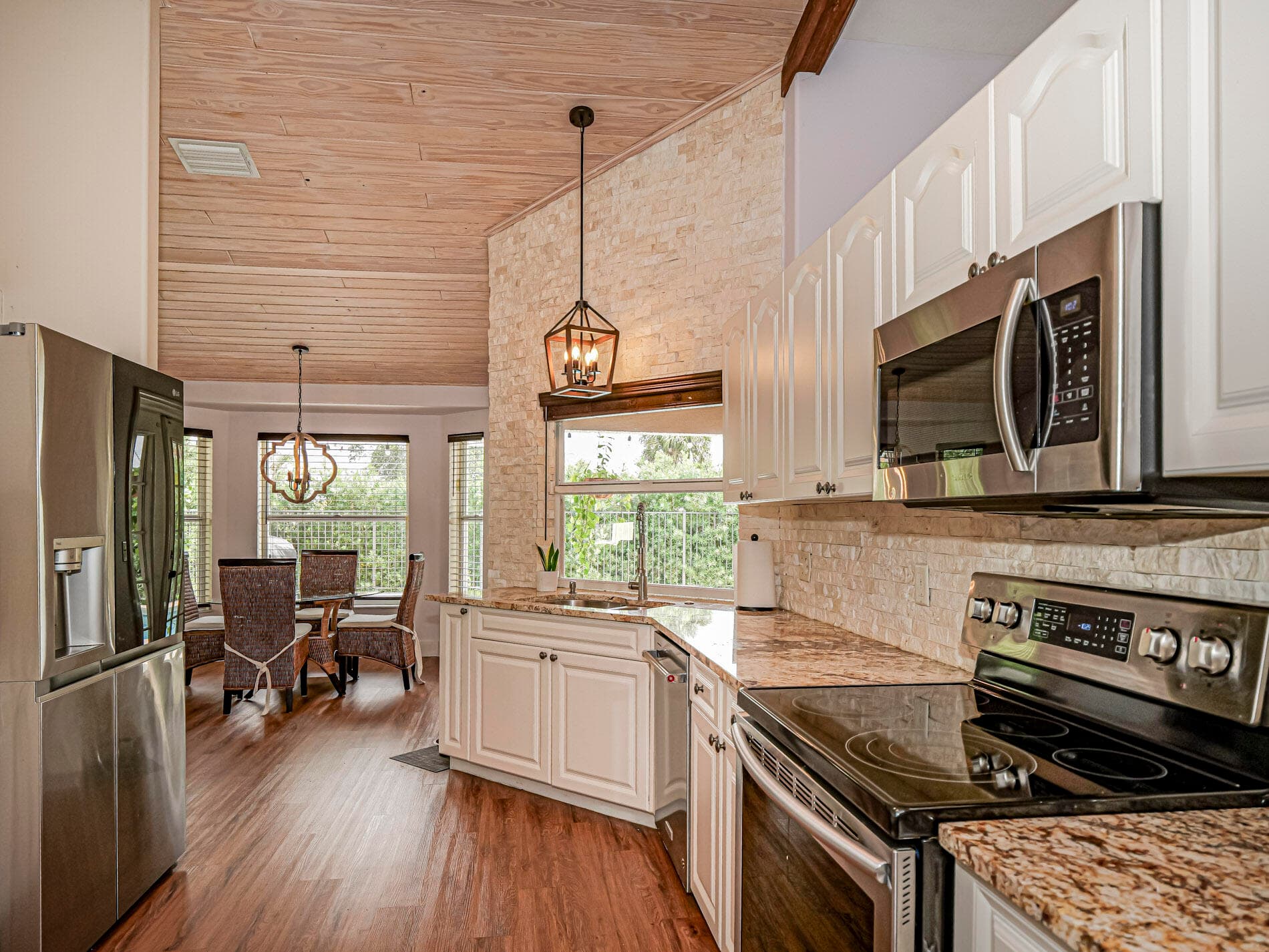 4460 SW 12th Manor SW, Vero Beach, FL 32968 — photo 5 of 28
