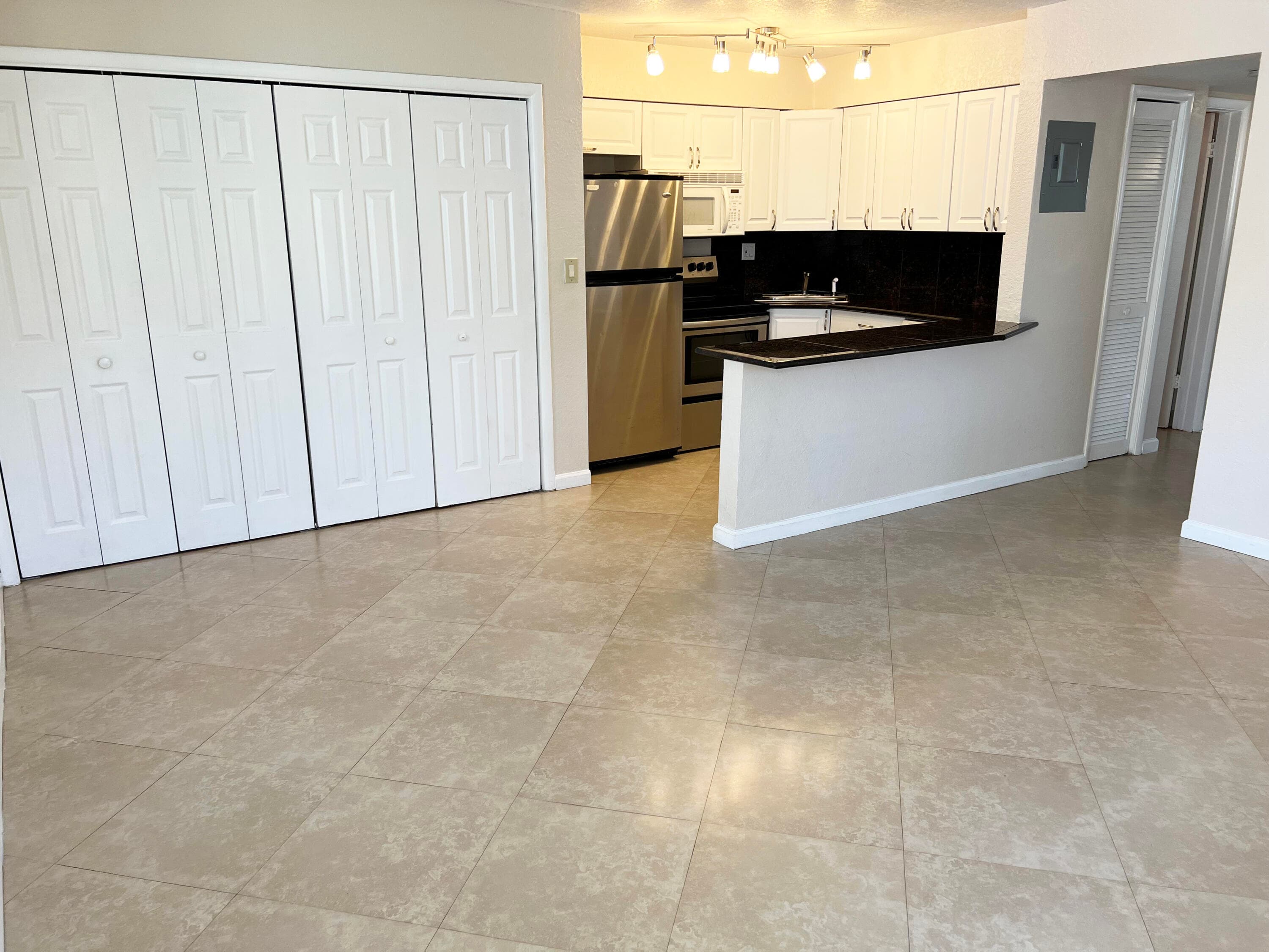 4050 NE 12th Terrace 15-1, Oakland Park, FL 33334 — photo 2 of 16