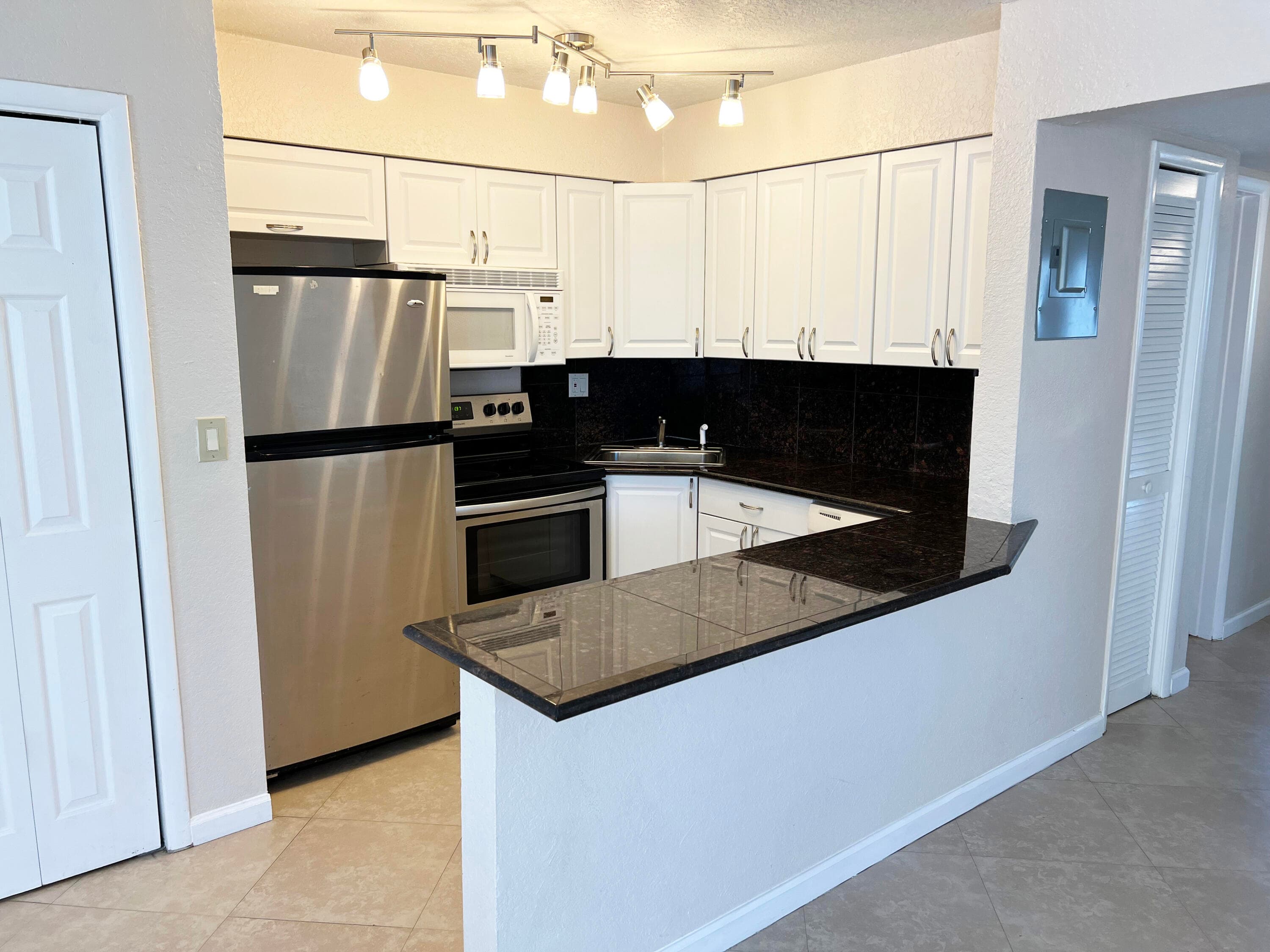 4050 NE 12th Terrace 15-1, Oakland Park, FL 33334 — photo 4 of 16