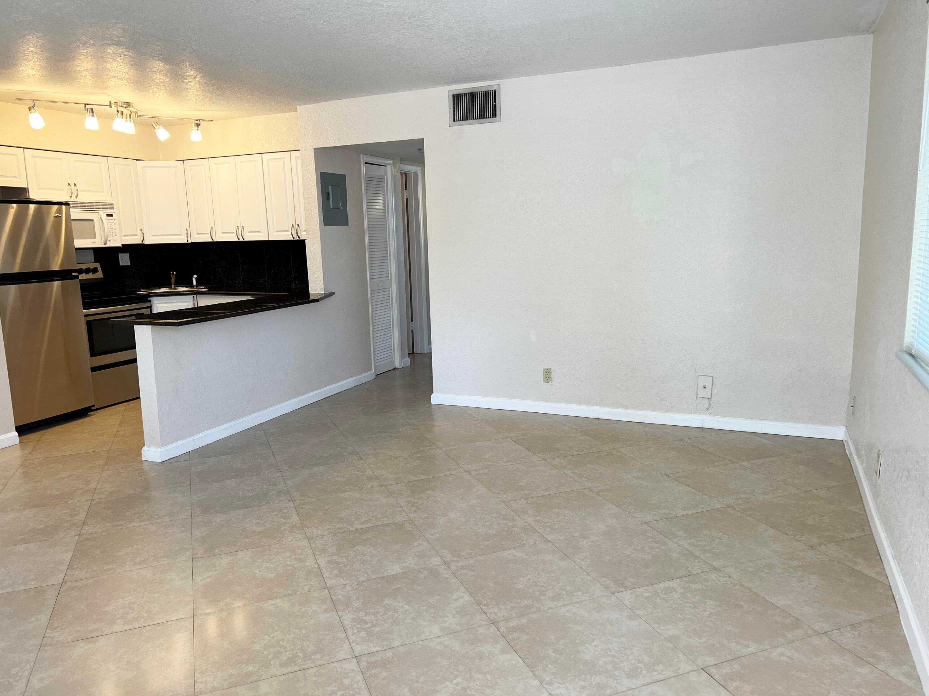 4050 NE 12th Terrace 15-1, Oakland Park, FL 33334 — photo 5 of 16