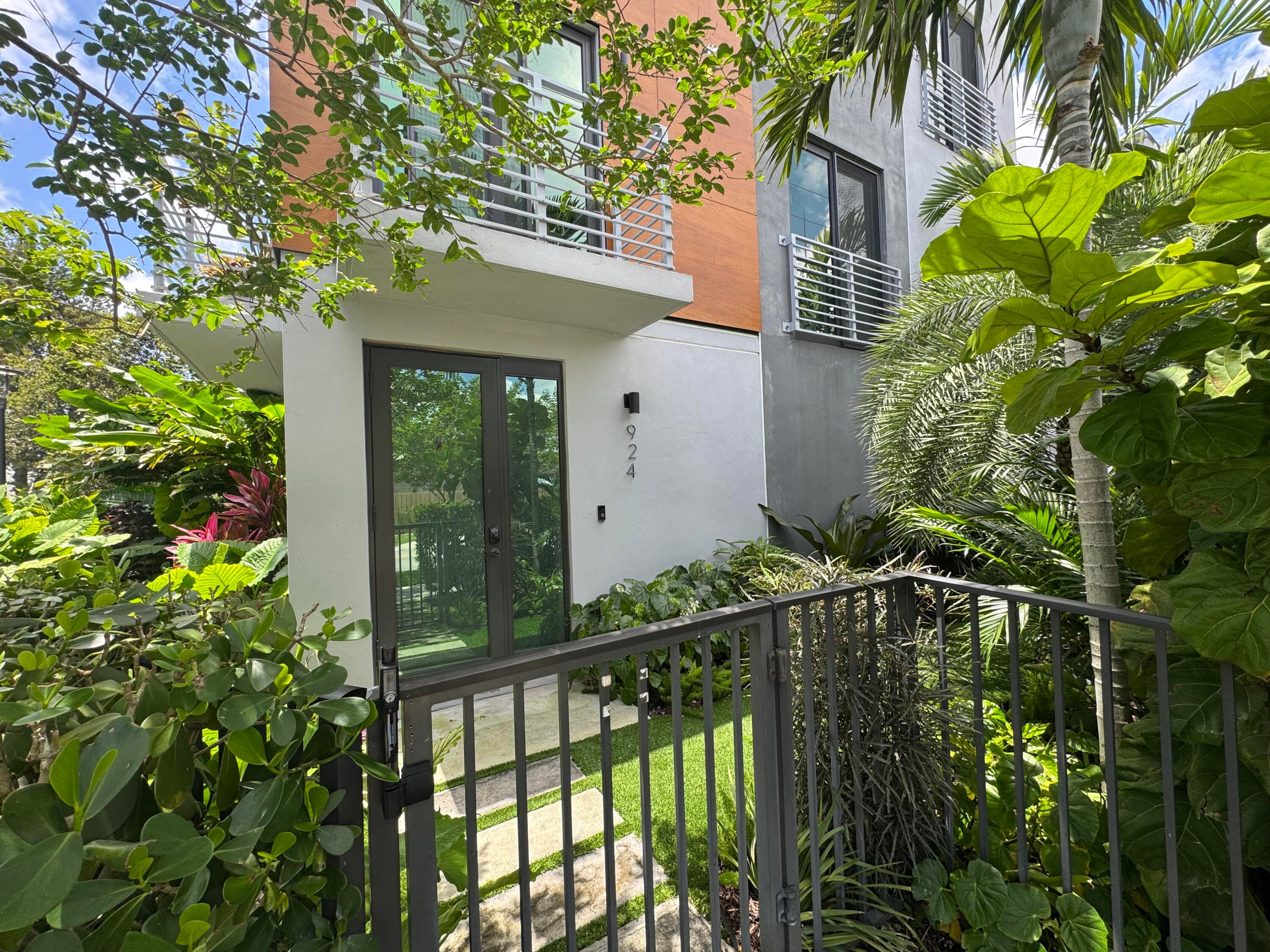 924 NE 4th Street, Fort Lauderdale, FL 33301 — photo 7 of 29