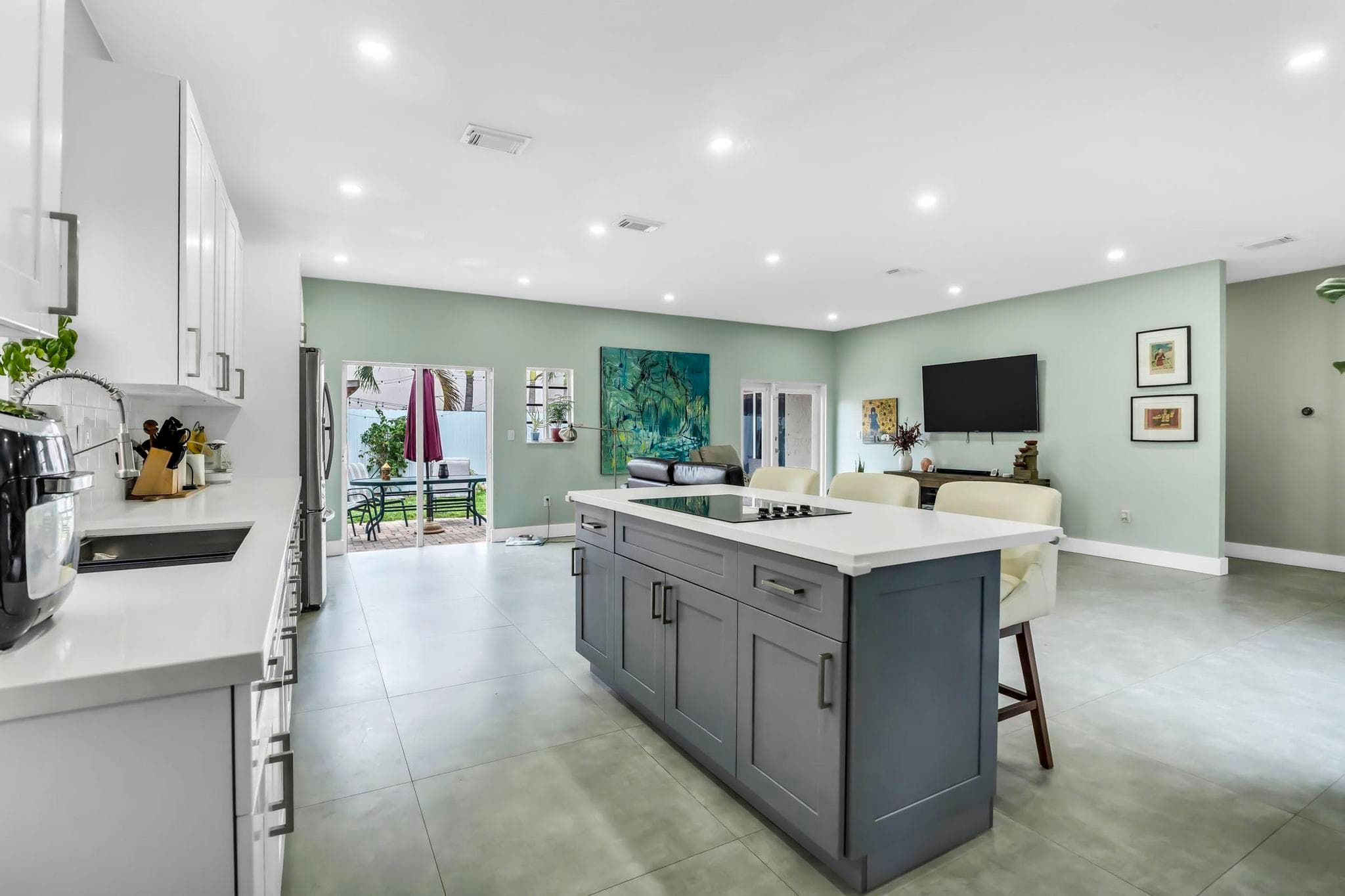 Single Family Residence in Miami — photo 13 of 50