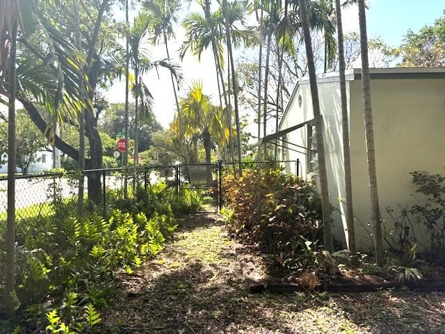511 SW 2nd Avenue, Dania Beach, FL 33004 — photo 5 of 24