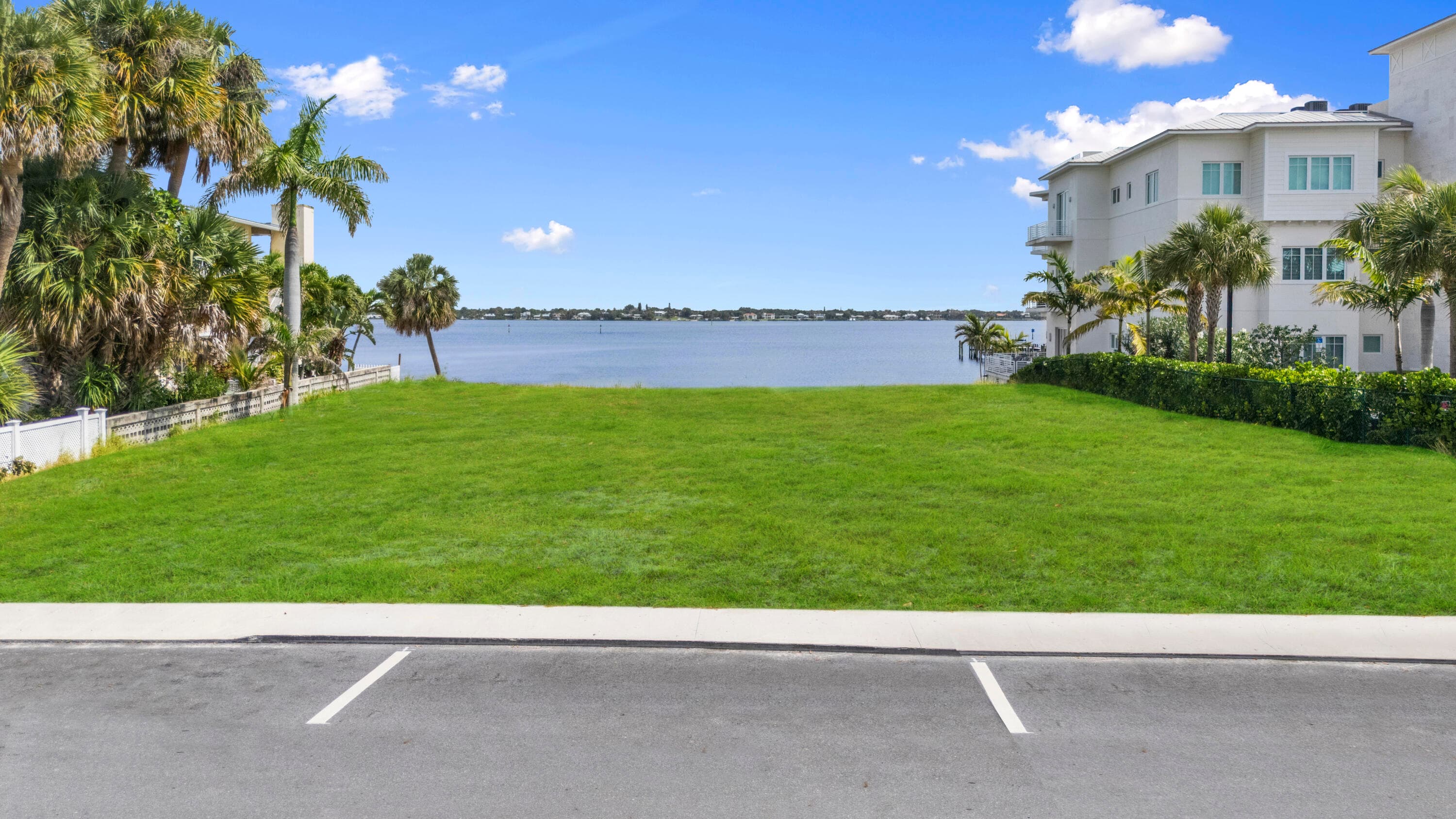 39 SE Seminole Street, Stuart, FL 34994 — photo 4 of 9