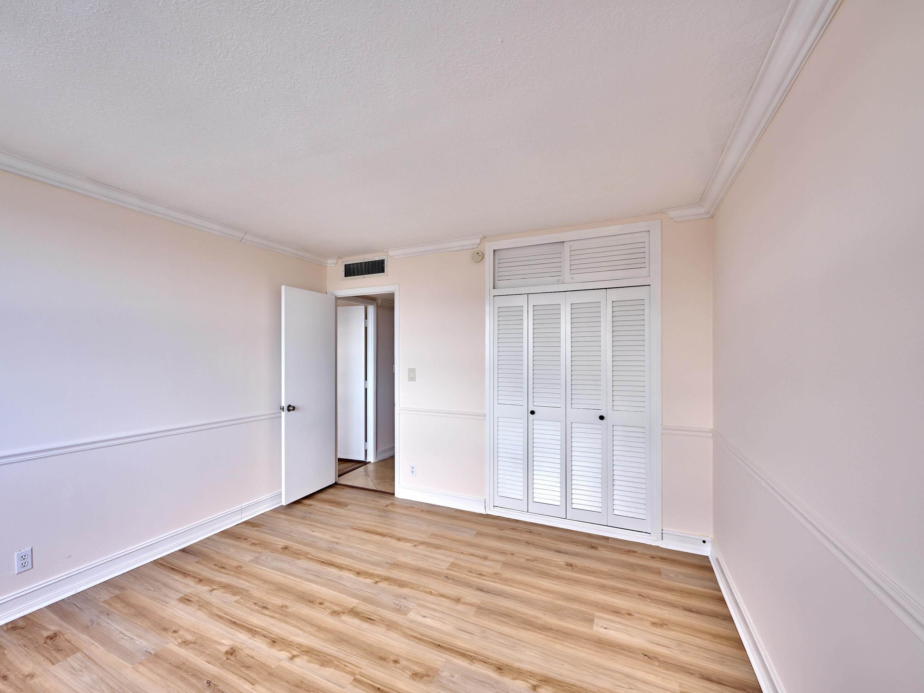 305 N Pompano Beach Boulevard 1204, Pompano Beach, FL 33062 — photo 23 of 44