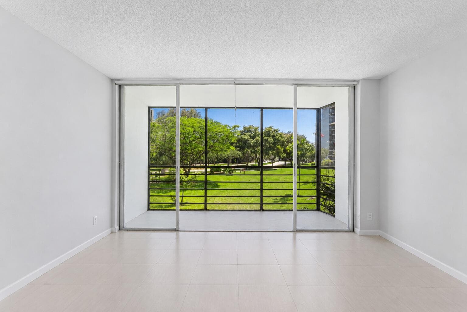 20500 W Country Club Drive 210, Aventura, FL 33180 — photo 6 of 41
