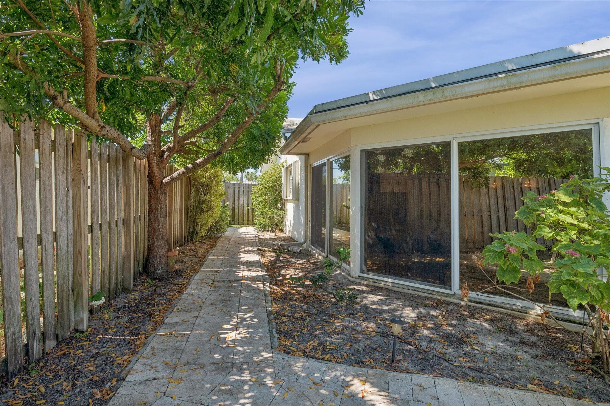 611 SE 11th Street, Pompano Beach, FL 33060 — photo 22 of 25