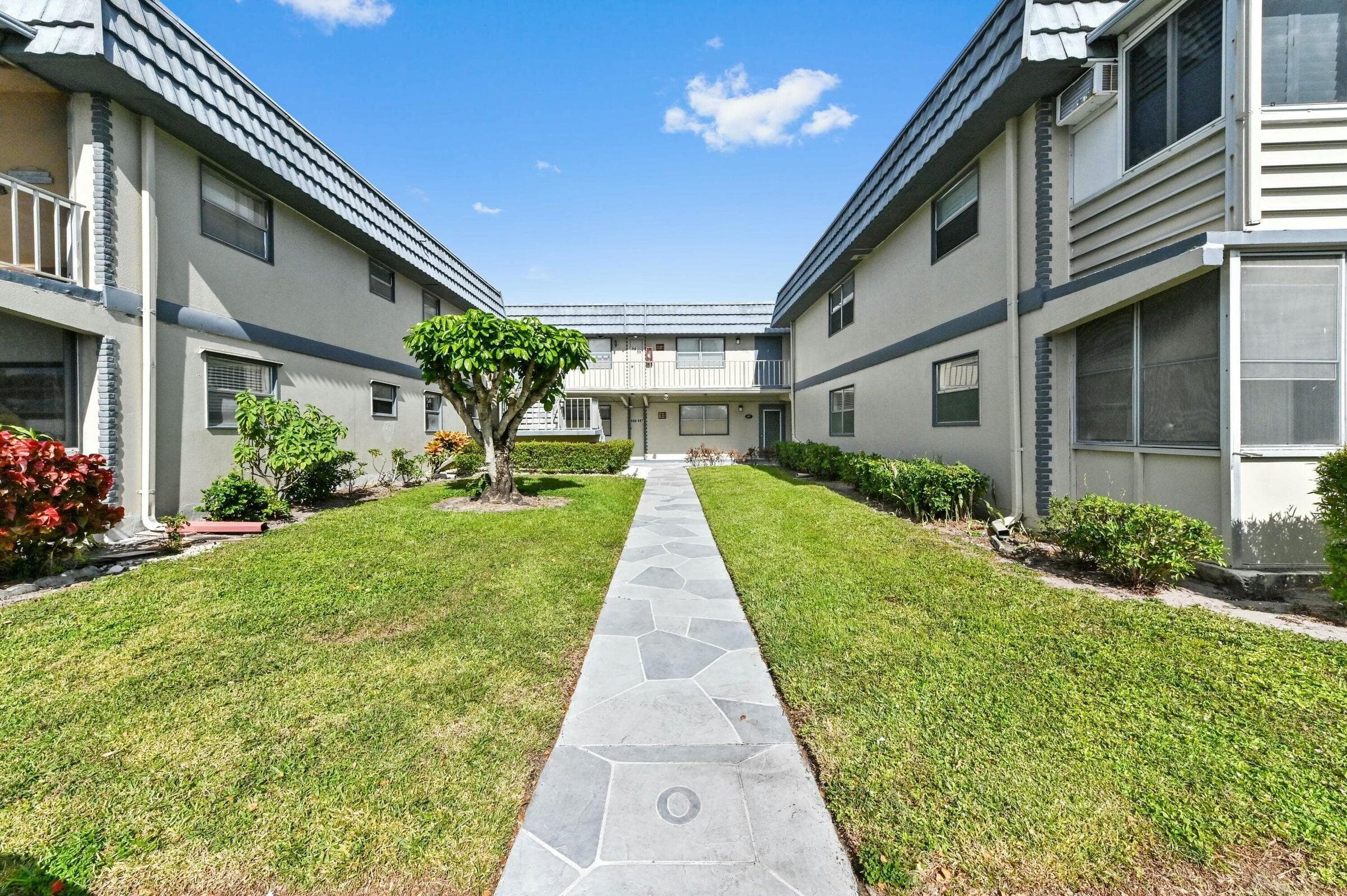 686 Brittany Drive O, Delray Beach, FL 33446 — photo 14 of 22