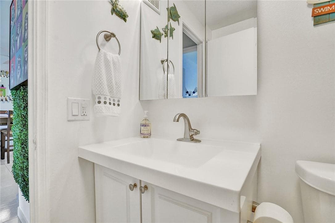 720 Orton Avenue 404, Fort Lauderdale, FL 33304 — photo 18 of 47