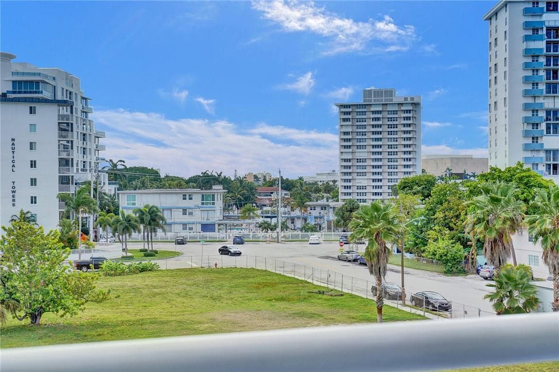 720 Orton Avenue 404, Fort Lauderdale, FL 33304 — photo 26 of 47