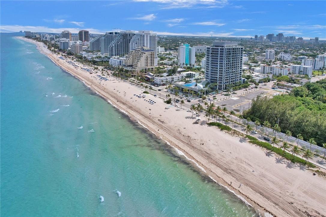 720 Orton Avenue 404, Fort Lauderdale, FL 33304 — photo 35 of 47