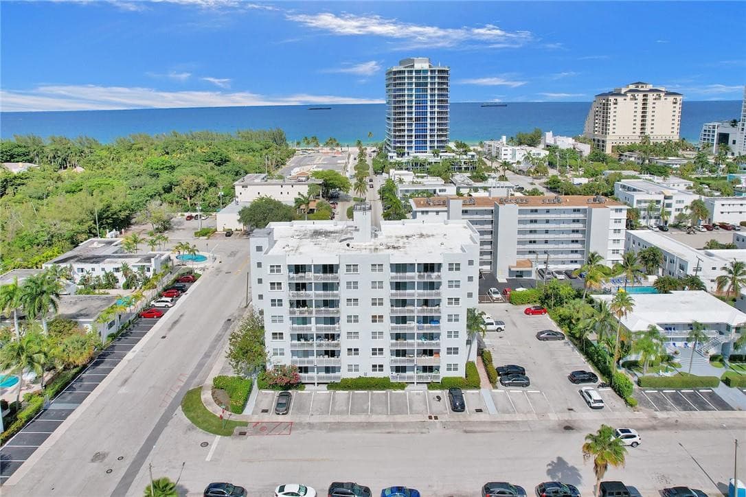 720 Orton Avenue 404, Fort Lauderdale, FL 33304 — photo 37 of 47
