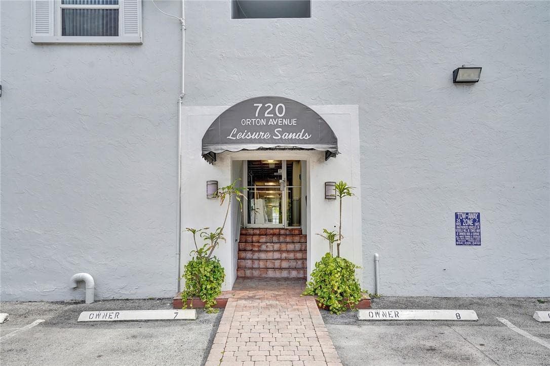 720 Orton Avenue 404, Fort Lauderdale, FL 33304 — photo 39 of 47