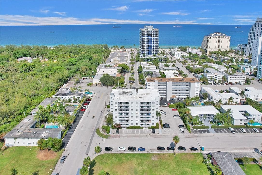 720 Orton Avenue 404, Fort Lauderdale, FL 33304 — photo 40 of 47