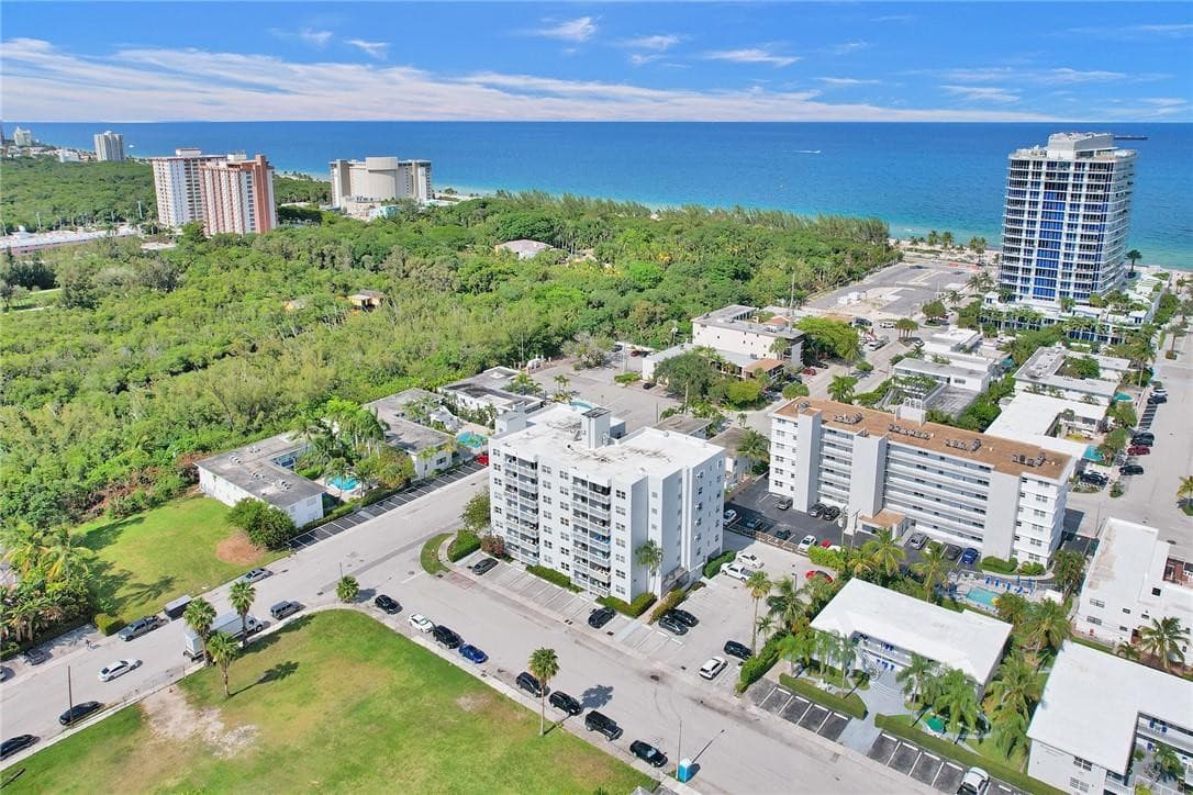 720 Orton Avenue 404, Fort Lauderdale, FL 33304 — photo 41 of 47
