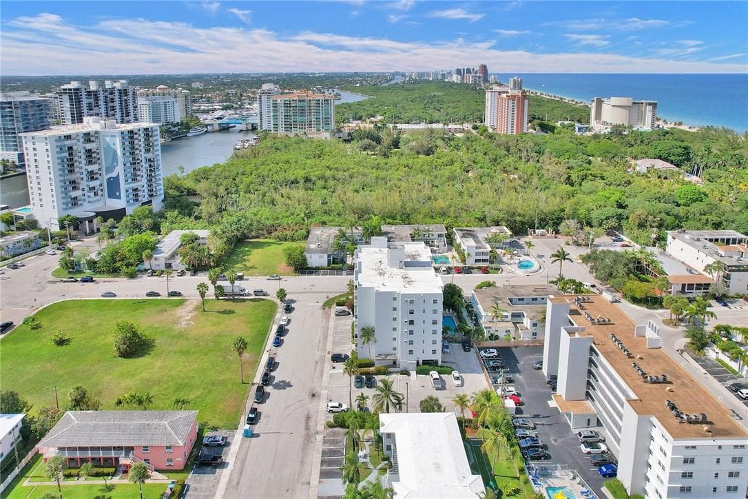720 Orton Avenue 404, Fort Lauderdale, FL 33304 — photo 43 of 47