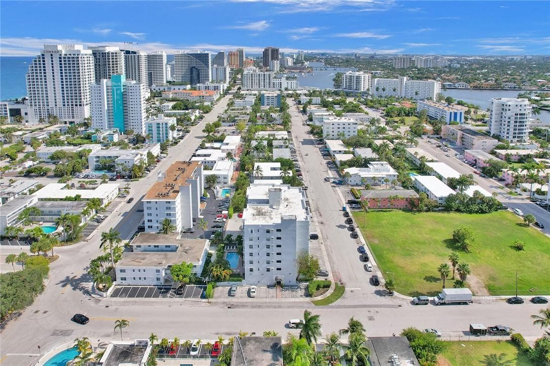 720 Orton Avenue 404, Fort Lauderdale, FL 33304 — photo 45 of 47