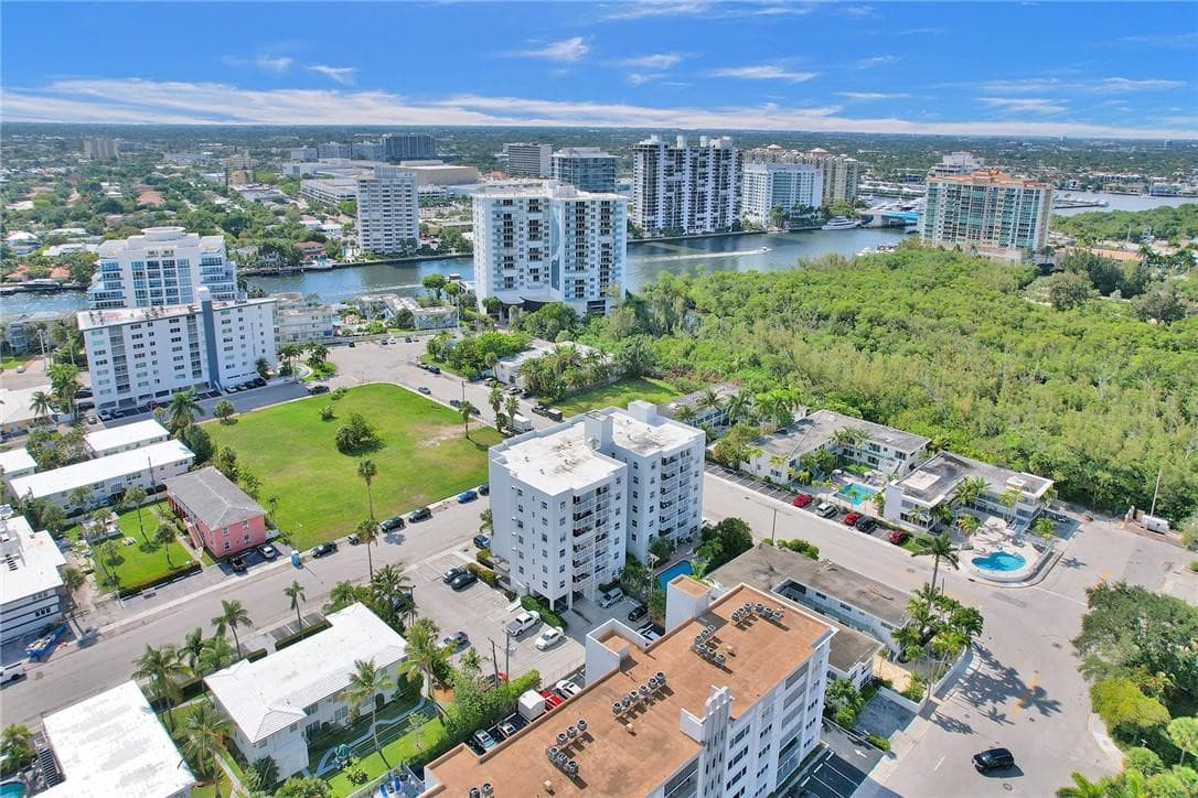 720 Orton Avenue 404, Fort Lauderdale, FL 33304 — photo 46 of 47