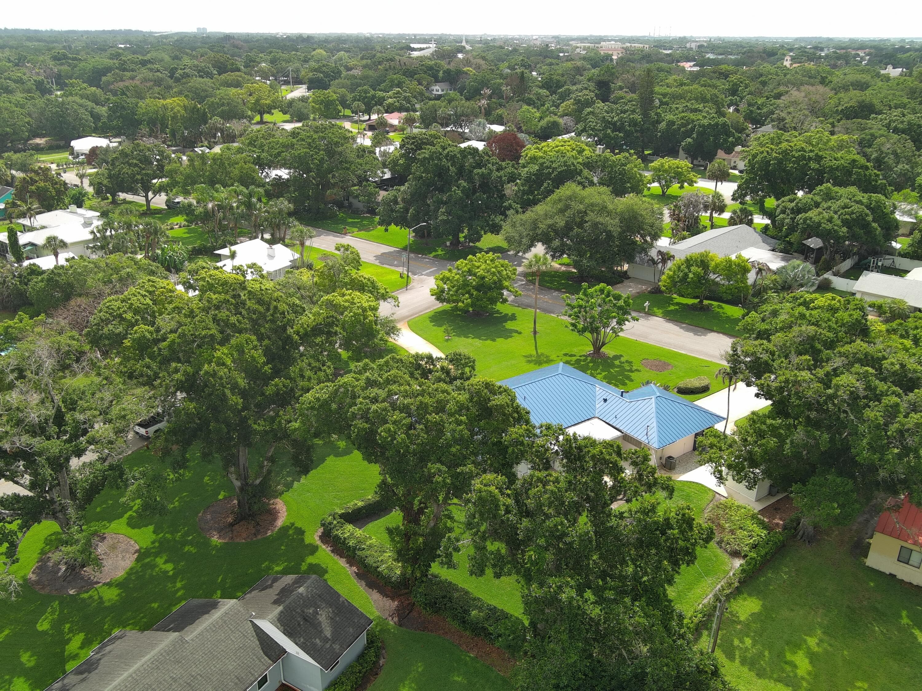 2301 Avalon Avenue, Vero Beach, FL 32960 — photo 5 of 54