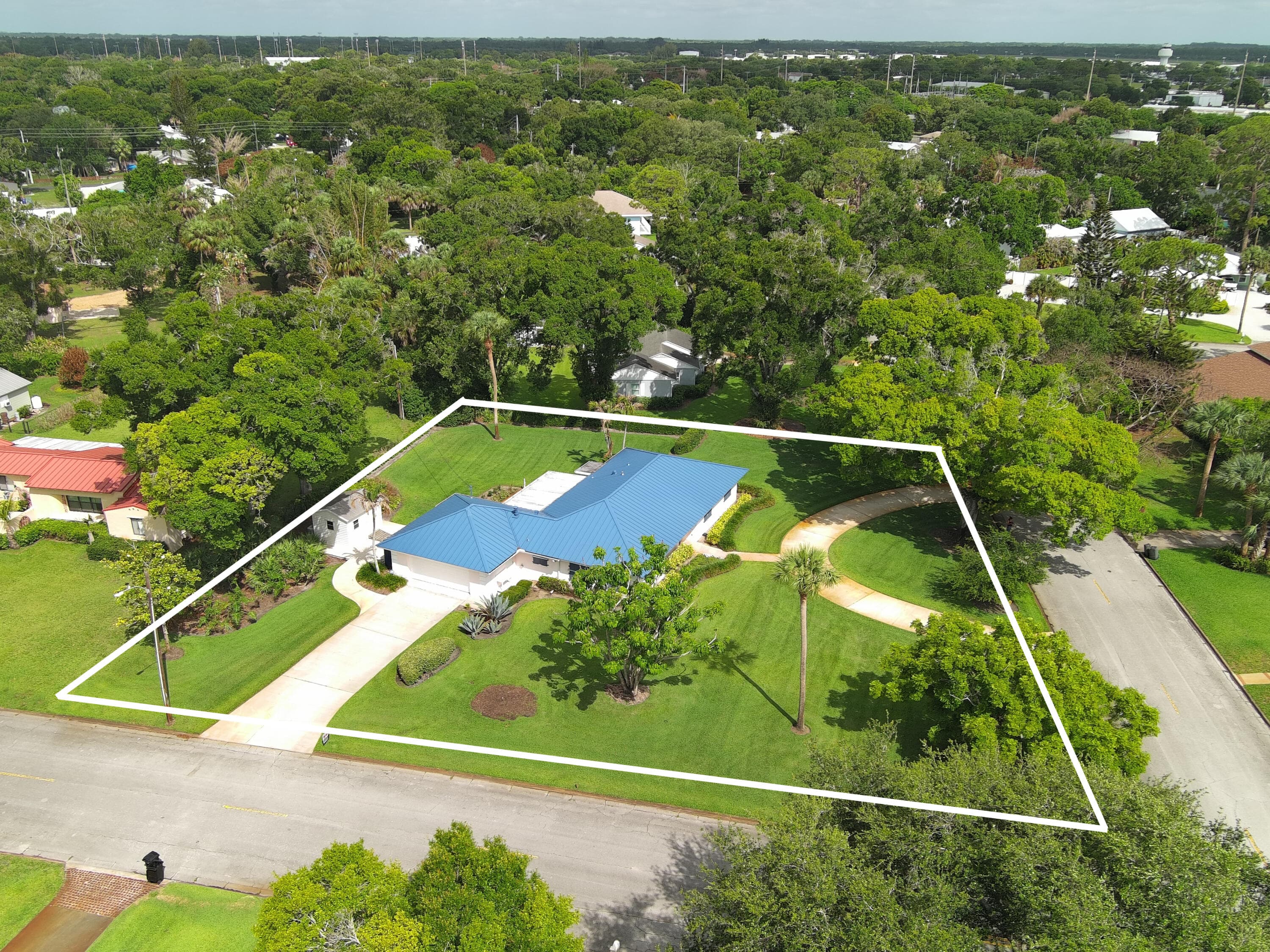 2301 Avalon Avenue, Vero Beach, FL 32960 — photo 6 of 54
