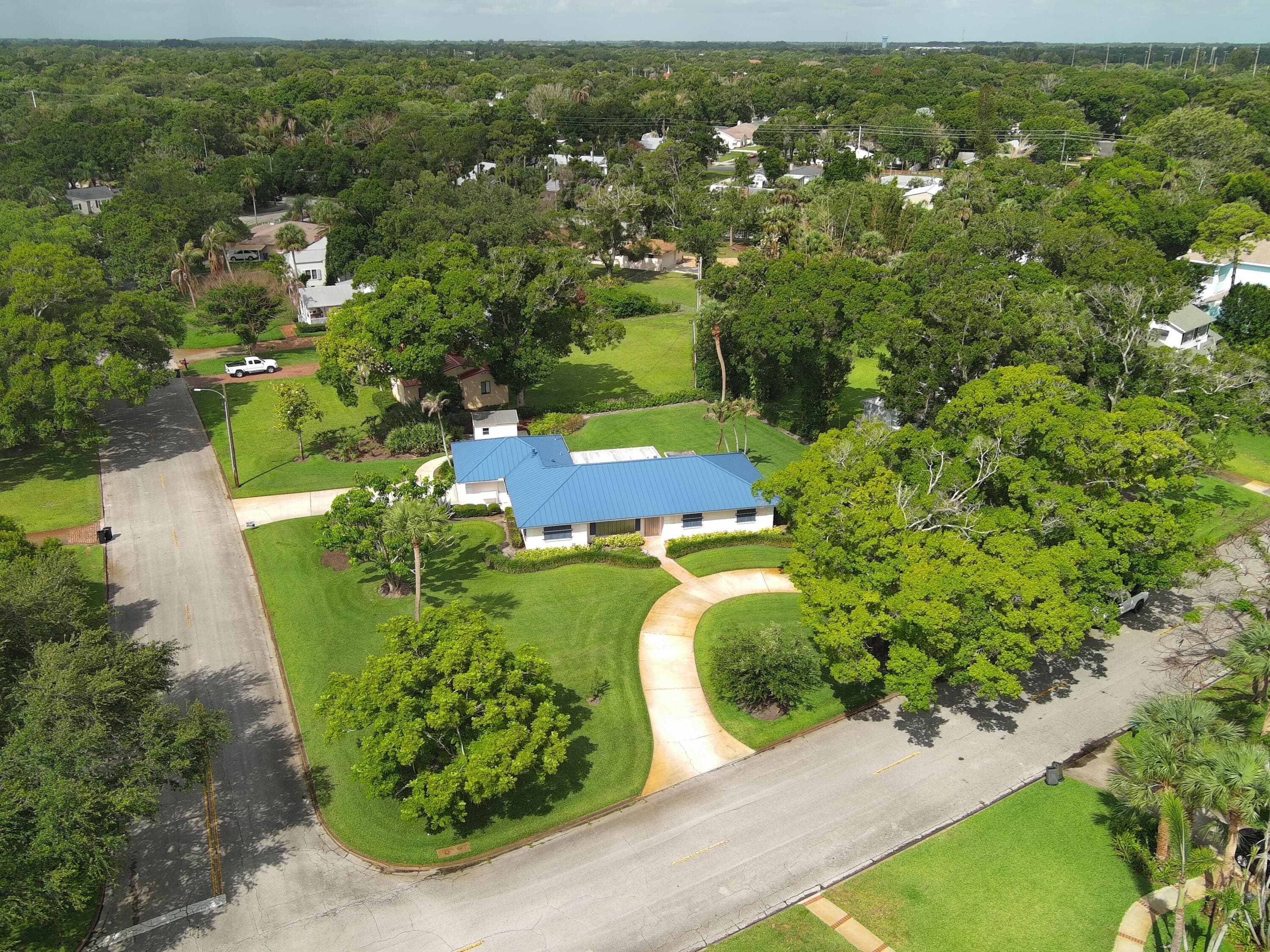 2301 Avalon Avenue, Vero Beach, FL 32960 — photo 34 of 54