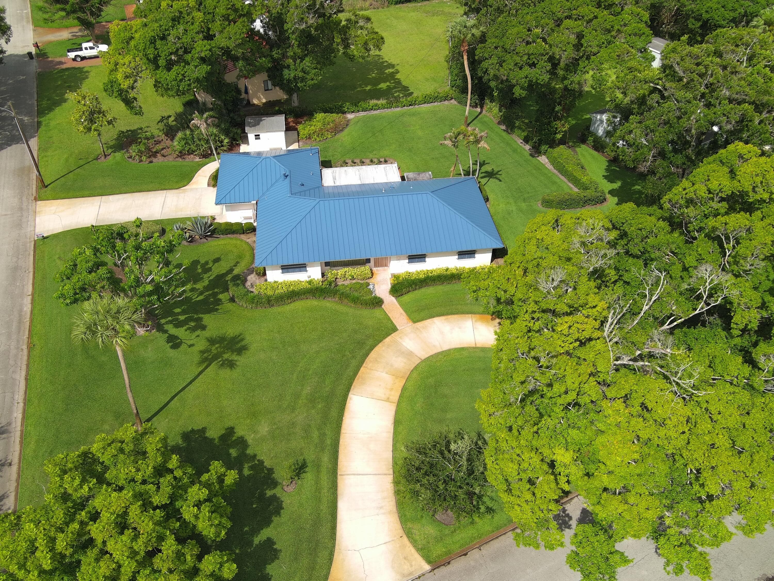2301 Avalon Avenue, Vero Beach, FL 32960 — photo 8 of 54