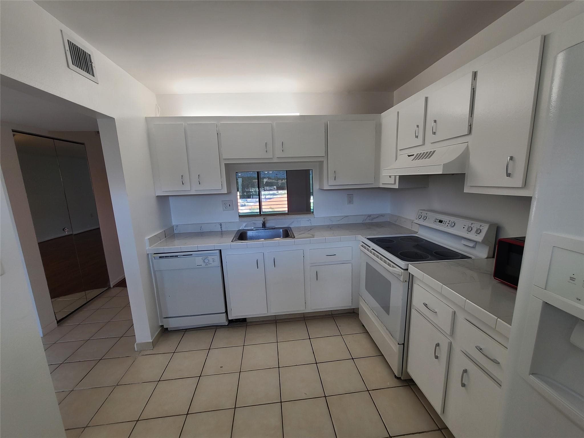 1810 SW 81st Avenue 2400, North Lauderdale, FL 33068 — photo 3 of 17