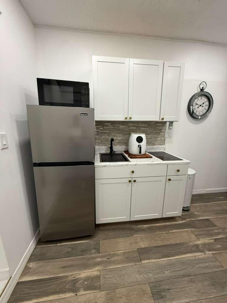 3111 N 66th Avenue Efficiency /side Door, Hollywood, FL 33024 — photo 2 of 9