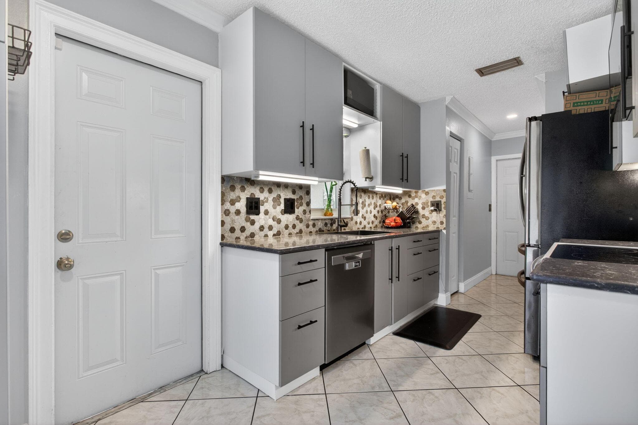 1601 NW 48th Place, Deerfield Beach, FL 33064 — photo 5 of 37