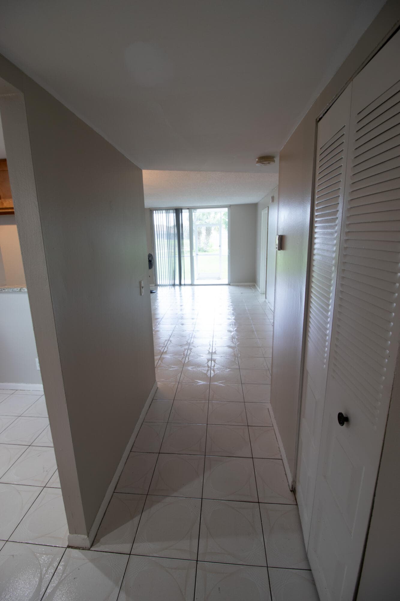 9621 Sunrise Lakes Boulevard 102, Sunrise, FL 33322 — photo 4 of 13
