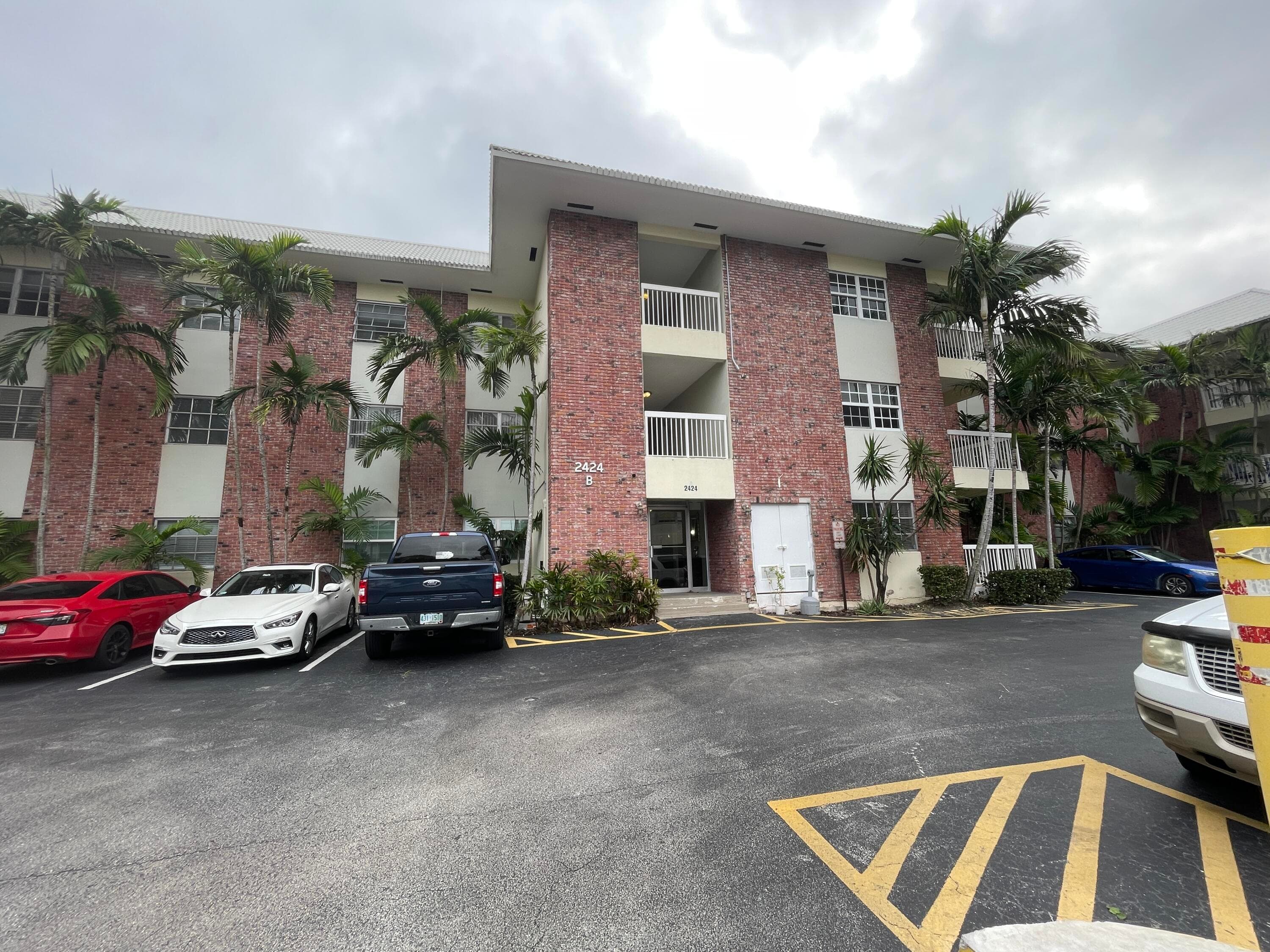 2424 SE 17th Causeway 203b, Fort Lauderdale, FL 33316 — photo 1 of 11
