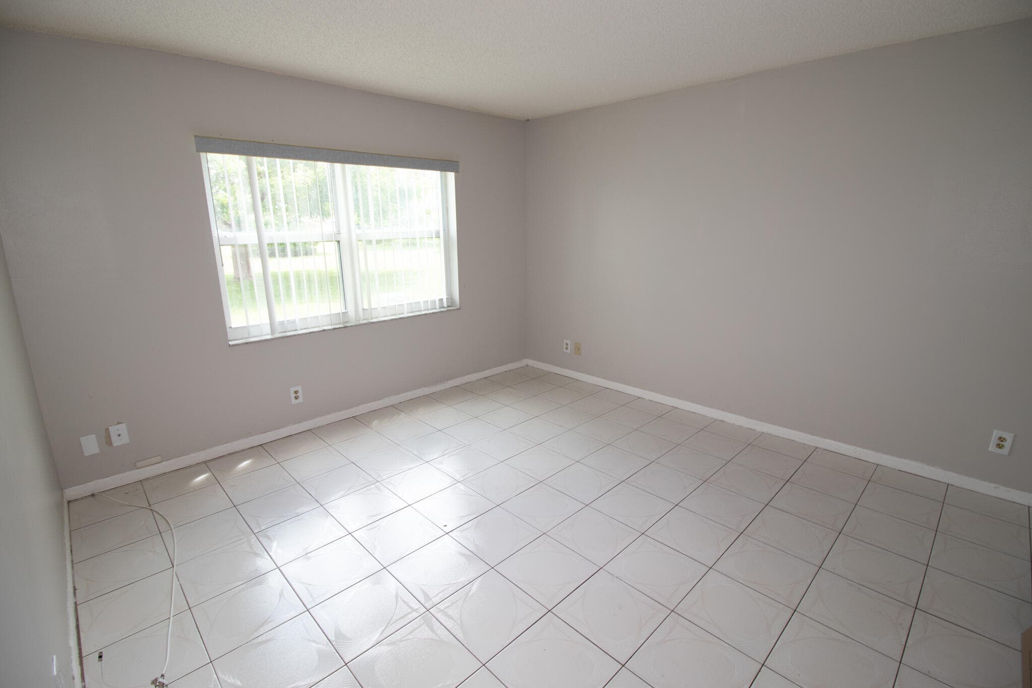 9621 Sunrise Lakes Boulevard 102, Sunrise, FL 33322 — photo 8 of 13