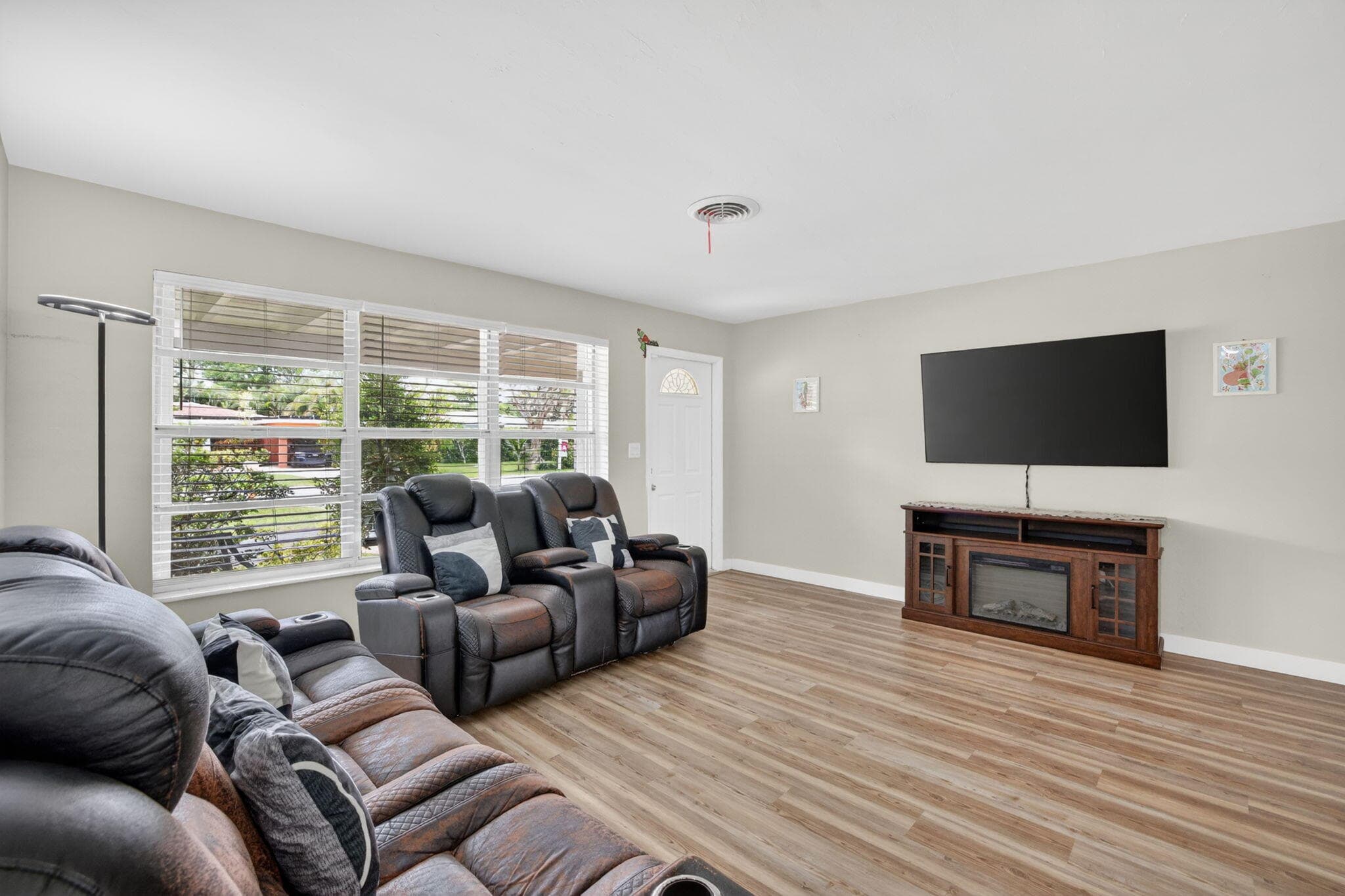 633 NW 30th Street, Wilton Manors, FL 33311 — photo 4 of 30