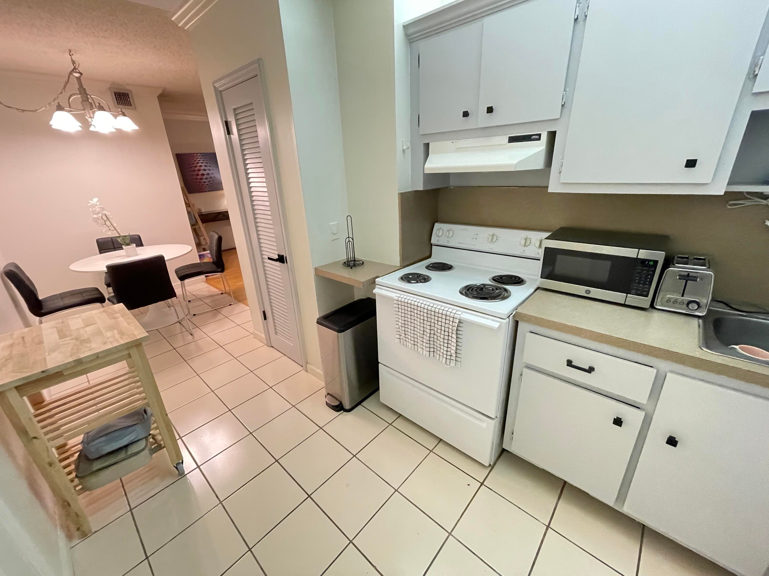2424 SE 17th Causeway 203b, Fort Lauderdale, FL 33316 — photo 3 of 11