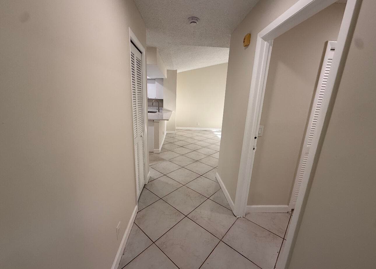 9083 W Highland Pines Drive 9083, Palm Beach Gardens, FL 33418 — photo 4 of 10