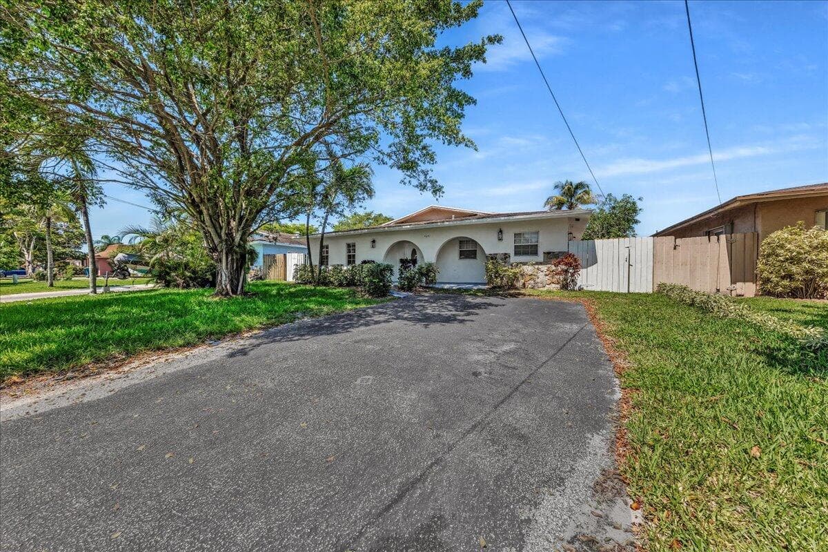 4641 SW 43rd Avenue, Dania Beach, FL 33314 — photo 3 of 29