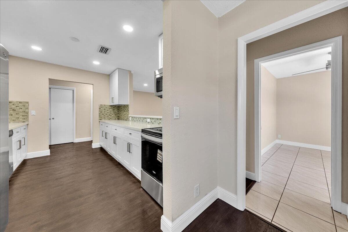 4641 SW 43rd Avenue, Dania Beach, FL 33314 — photo 12 of 29